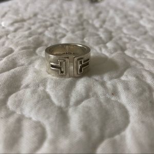 Tiffany’s T ring